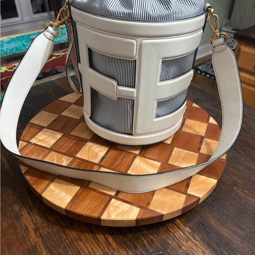 Fendi step out bucket bag used once - Picture 9 of 11